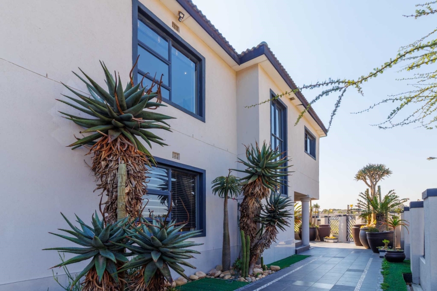 4 Bedroom Property for Sale in Flamingo Vlei Western Cape